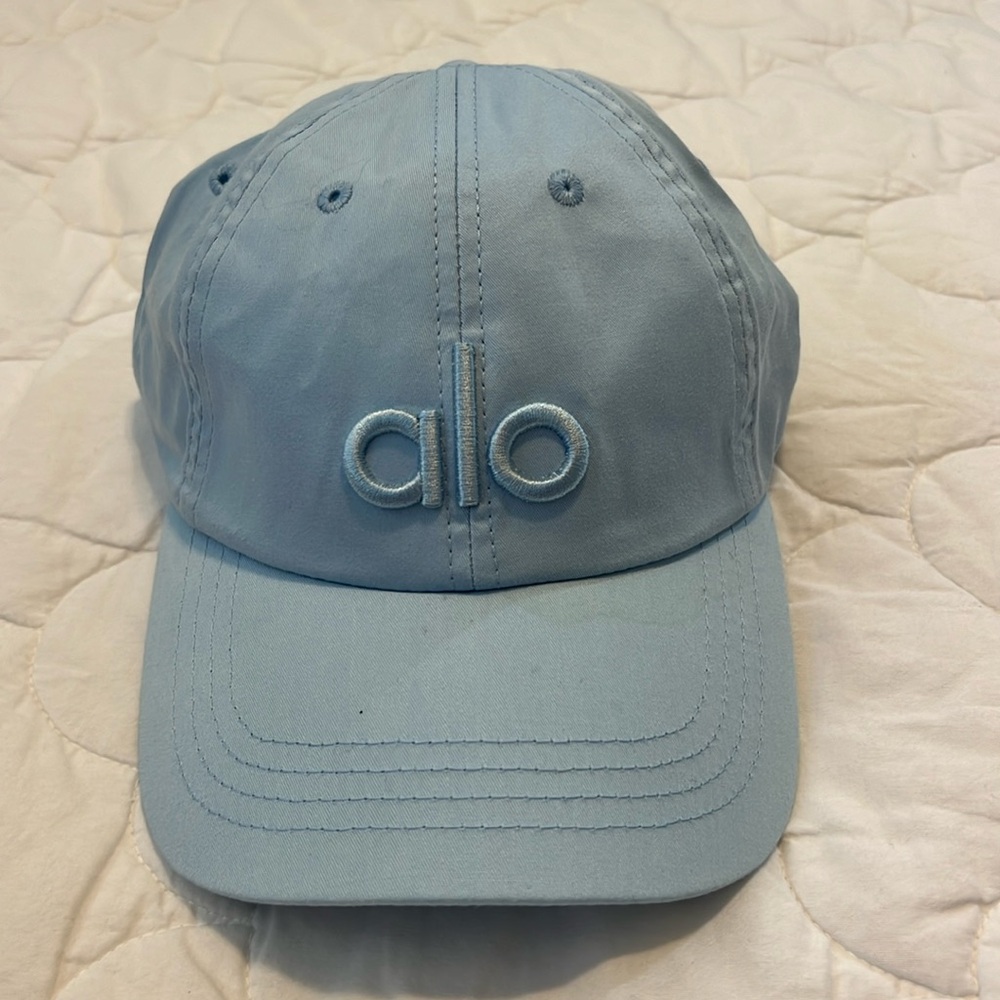 Alo Yoga Off-Duty cap in baby blue